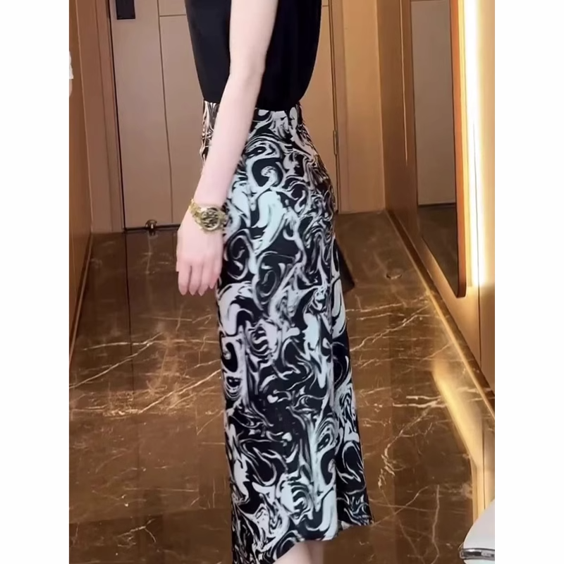 半身裙女2025夏季新款不规则缎面印花开叉气质高腰洋气修身a字裙 - 图0