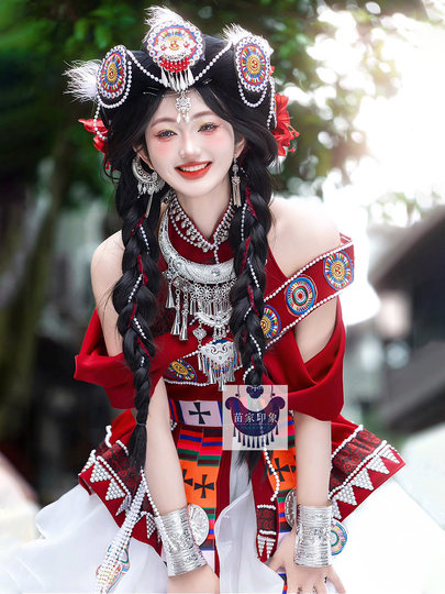 新款少数民族纳西族服饰苗疆爆款摄影苗族红色少女套装高端旅拍服
