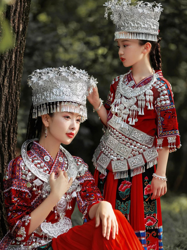 苗族服装女亲子装苗家盛装土家族舞台演出服特色摄影写真新款服饰-图0