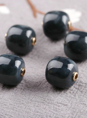 和田玉青花墨玉籽料青玉桶珠吊坠