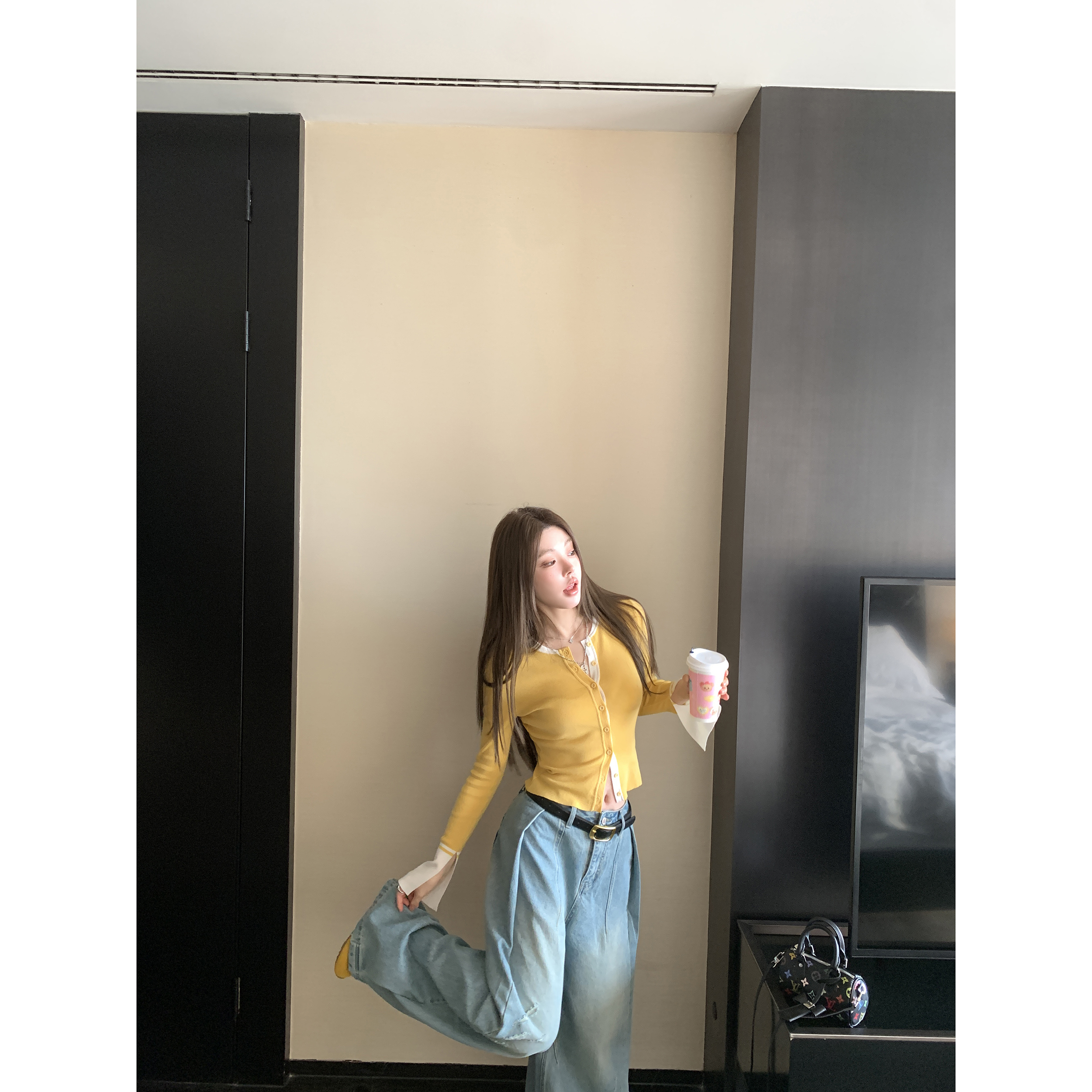 假两件奶黄色开衫针织衫薄款早秋2025撞色拼接设计感软糯外搭上衣 - 图3