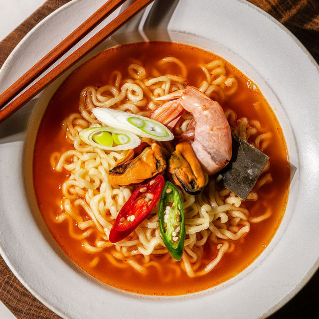 Nongshim Korean Spicy Seafood Instant Ramen 120g