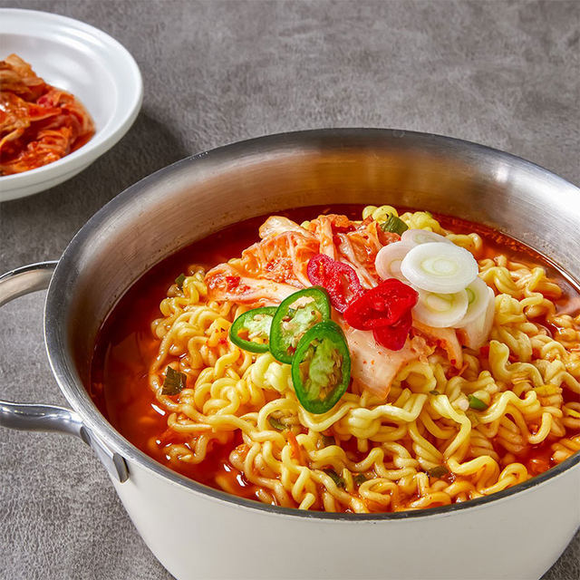 Tumbler Korean imported instant kimchi ramen 120g