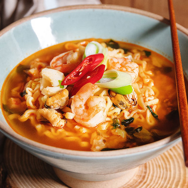 Tumbler Korean imported spicy ramen instant noodles