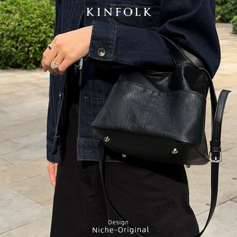 包包女士2025新款软皮手提通勤水桶包女时尚百搭手抓纹单肩斜挎包,淘宝优惠券,粉丝福利购,淘宝优惠卷