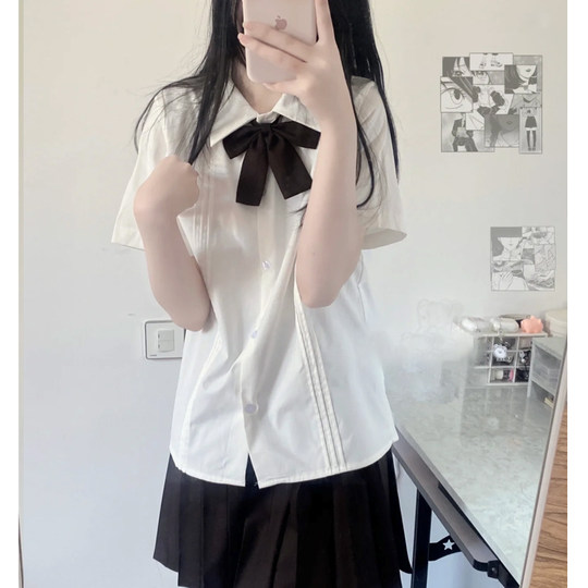 Базовая рубашка с короткими рукавами со складками в японском стиле.