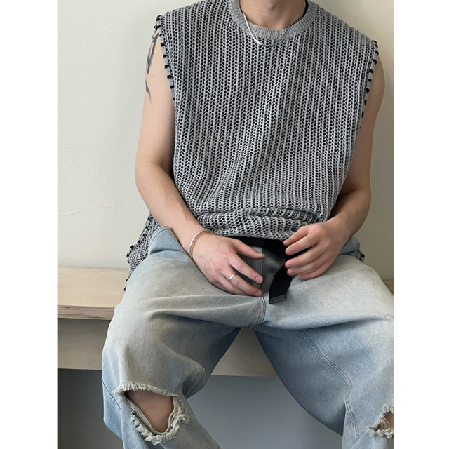 Reflective yarn threaded fringed hollow knitted vest