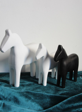 黑白色手工木雕小马摆件家居装饰品可爱动物造型桌面工艺品木质