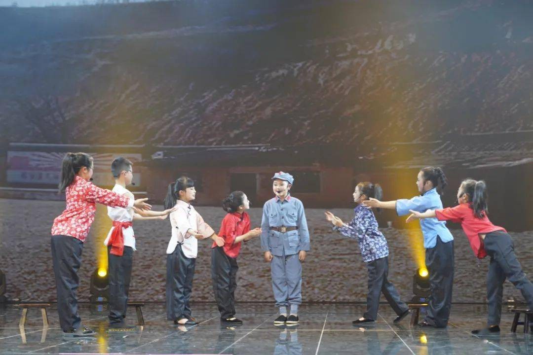 六一朗诵课本剧珍贵的教科书板凳舞蹈道具留守儿童演出服舞台凳子 - 图0