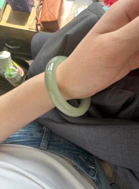 新疆和田玉晴水手镯青白玉石平替女款玛瑙玉髓湖水绿色青提色冰透