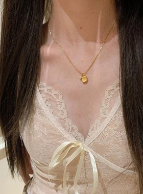 少女CEO金色拉丝小方糖项链女秋冬小众轻奢高级感锆石吊坠毛衣链