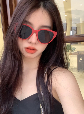 少女CEO可爱蝶形太阳眼镜韩版高级感百搭防紫外线开车护眼墨镜女