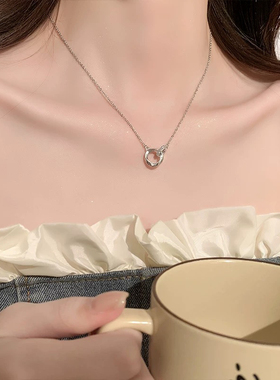 少女CEO莫比乌斯环项链女环环相扣轻奢小众设计感锁骨链情侣项链