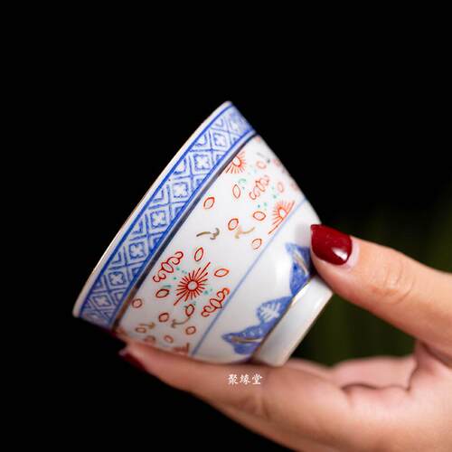 80年代马来西亚回流款景德镇陶瓷青花斗彩描金玲珑杯三缸盅品茗杯 - 图0