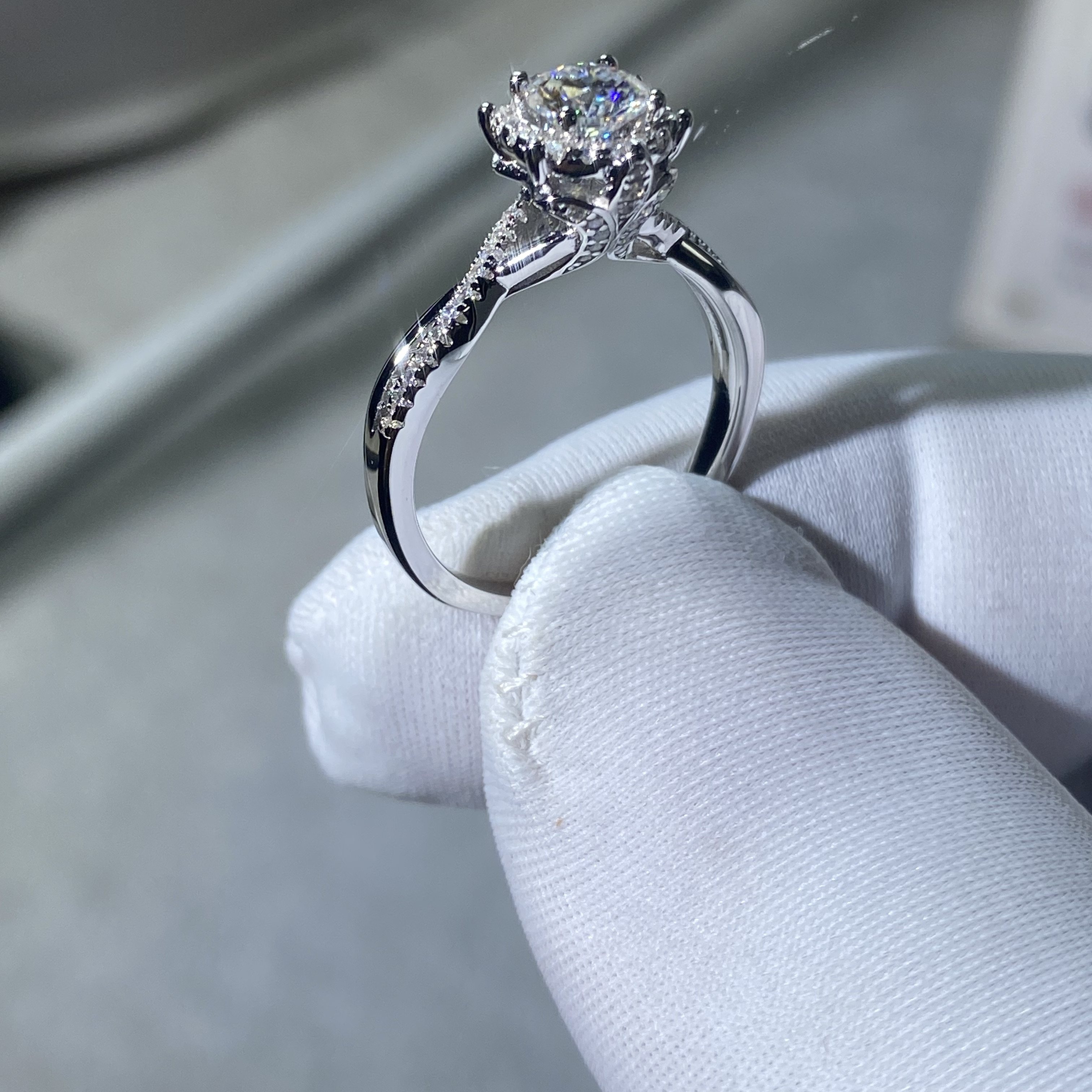 爆款王室庄园钻戒女pt950铂金镶嵌50分培育钻石时尚轻奢婚礼婚戒,淘宝优惠券,粉丝福利购,淘宝优惠卷