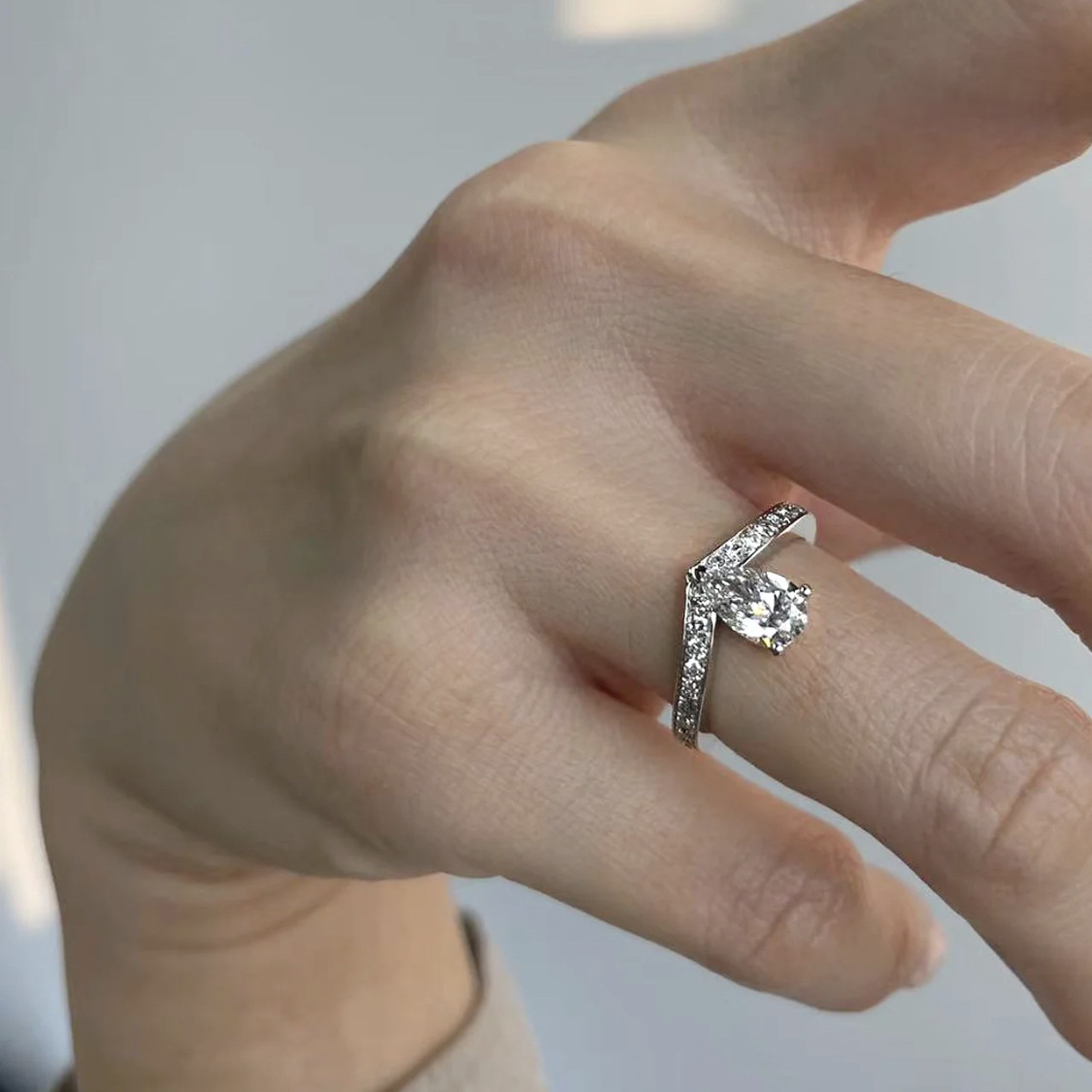 正品18K金培育钻石戒指女梨形钻戒简约小众气质水滴钻戒送女朋友,淘宝优惠券,粉丝福利购,淘宝优惠卷