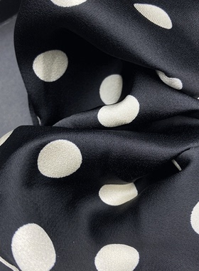 超大号黑白波点缎面大肠发圈