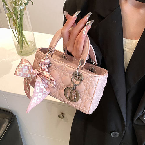 高级感手拎小包包女2025新款潮时尚菱格手提包百搭休闲斜挎通勤包 - 图1