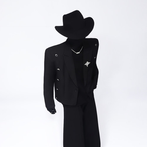 Black clothes小众胸针设计短款休闲西服垫肩百搭气质多纽扣西装 - 图2