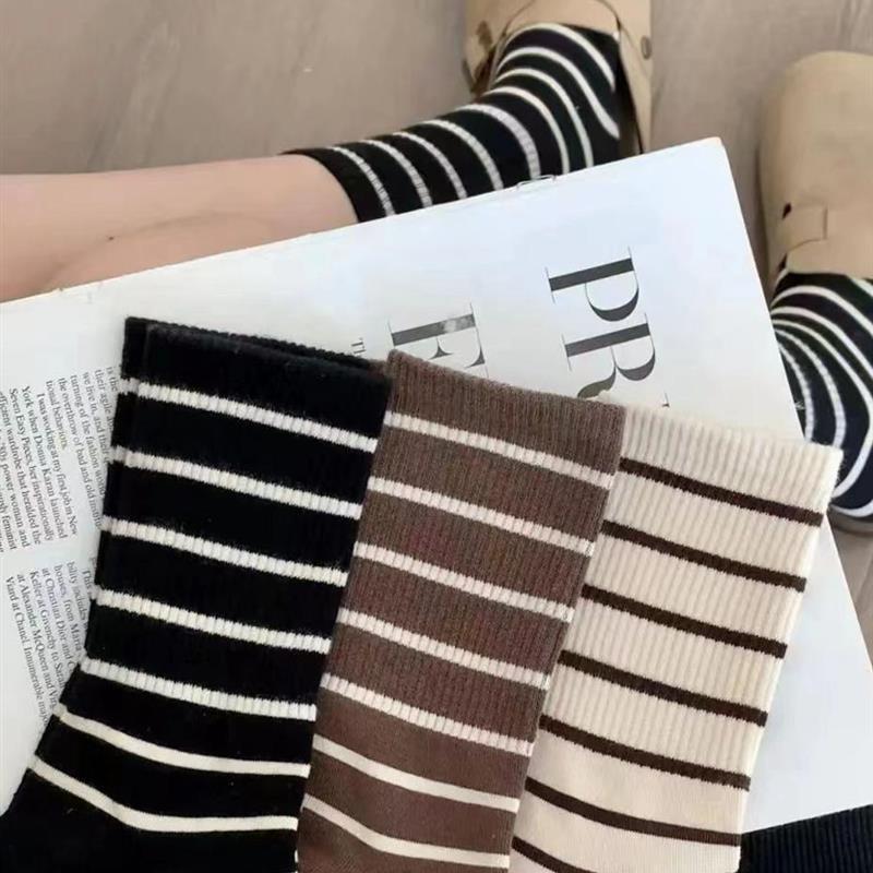 条纹袜子女秋冬中筒袜咖色日系运动袜韩版长筒袜百搭学院风黑色袜 - 图0