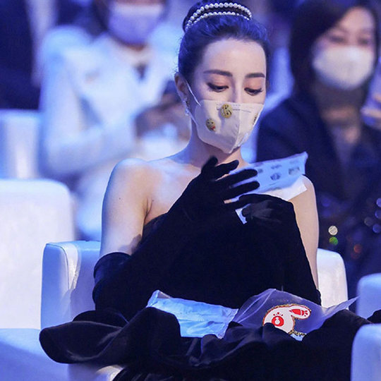 Рекомендуемый тест невесты свадебное платье бархатные перчатки черные