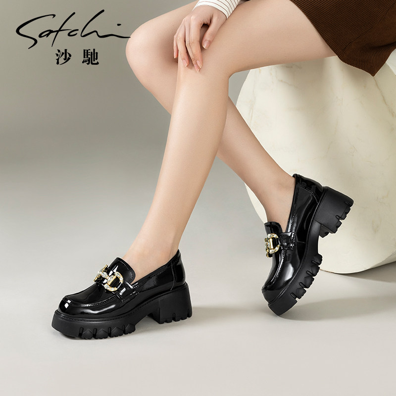 沙驰女鞋厚底乐福鞋女单鞋2026年春季新款水晶马衔扣粗高跟深口鞋,淘宝优惠券,粉丝福利购,淘宝优惠卷