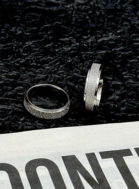 自由戒指男高级感百搭小众简约素圈指环钛钢不掉色女冷淡风食指戒