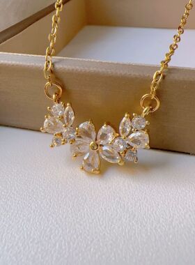 时尚设计锆石花朵项链轻奢小众新款设计感吊坠气质钛钢锁骨链饰品