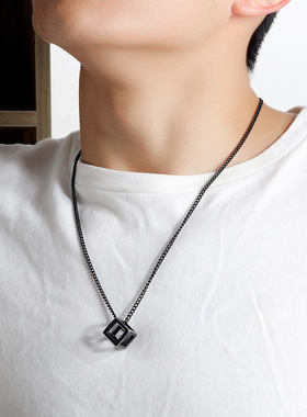 嘻哈霸气四方形立体魔方锁骨项链钛钢吊坠潮男士挂件个性衣服配饰