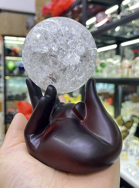 水晶玉石原石圆形球托 掌上明珠小猪水晶球架 小猪手树脂工艺摆件