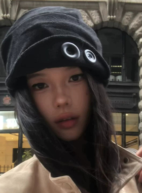 韩系辣妹风黑色纽扣显脸小冷帽