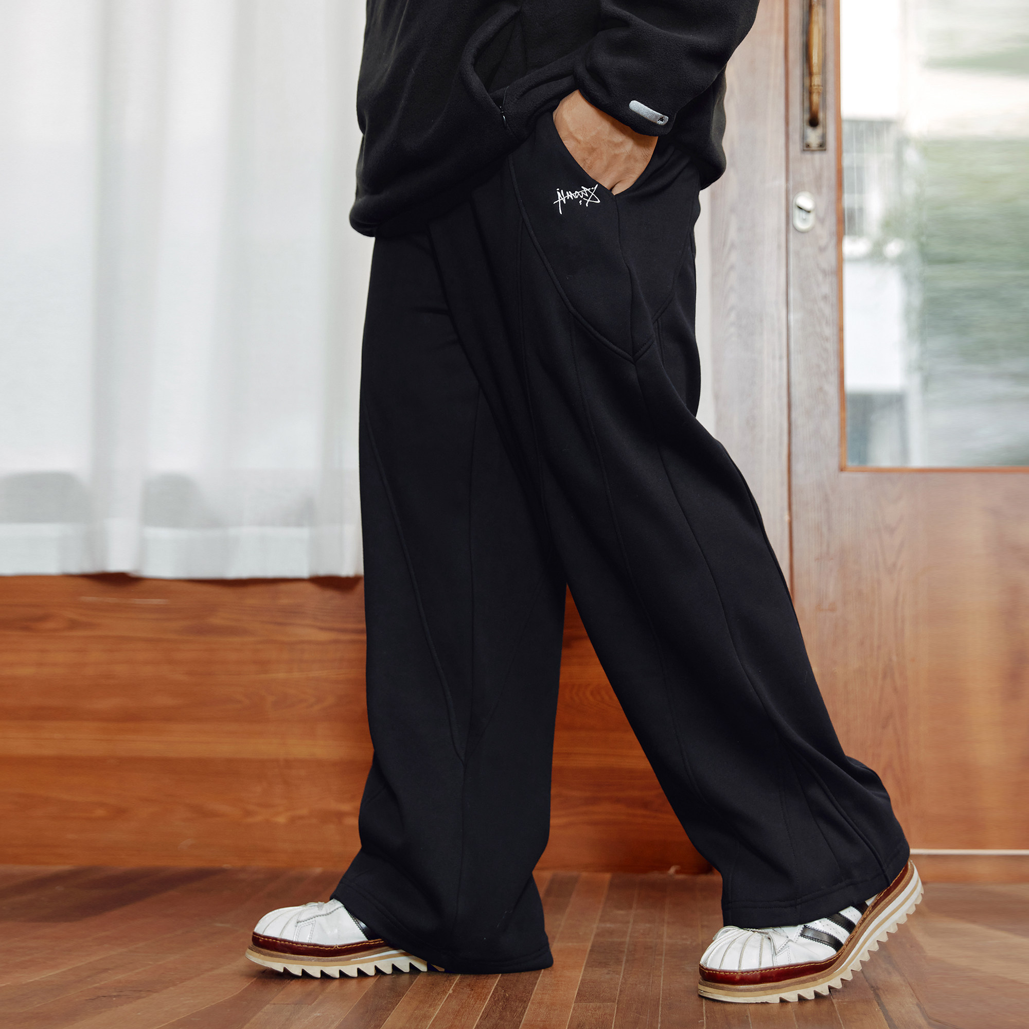 NMAX大码潮牌男装25年冬季新款休闲运动长裤恒温加绒刺绣卫裤直筒,淘宝优惠券,粉丝福利购,淘宝优惠卷