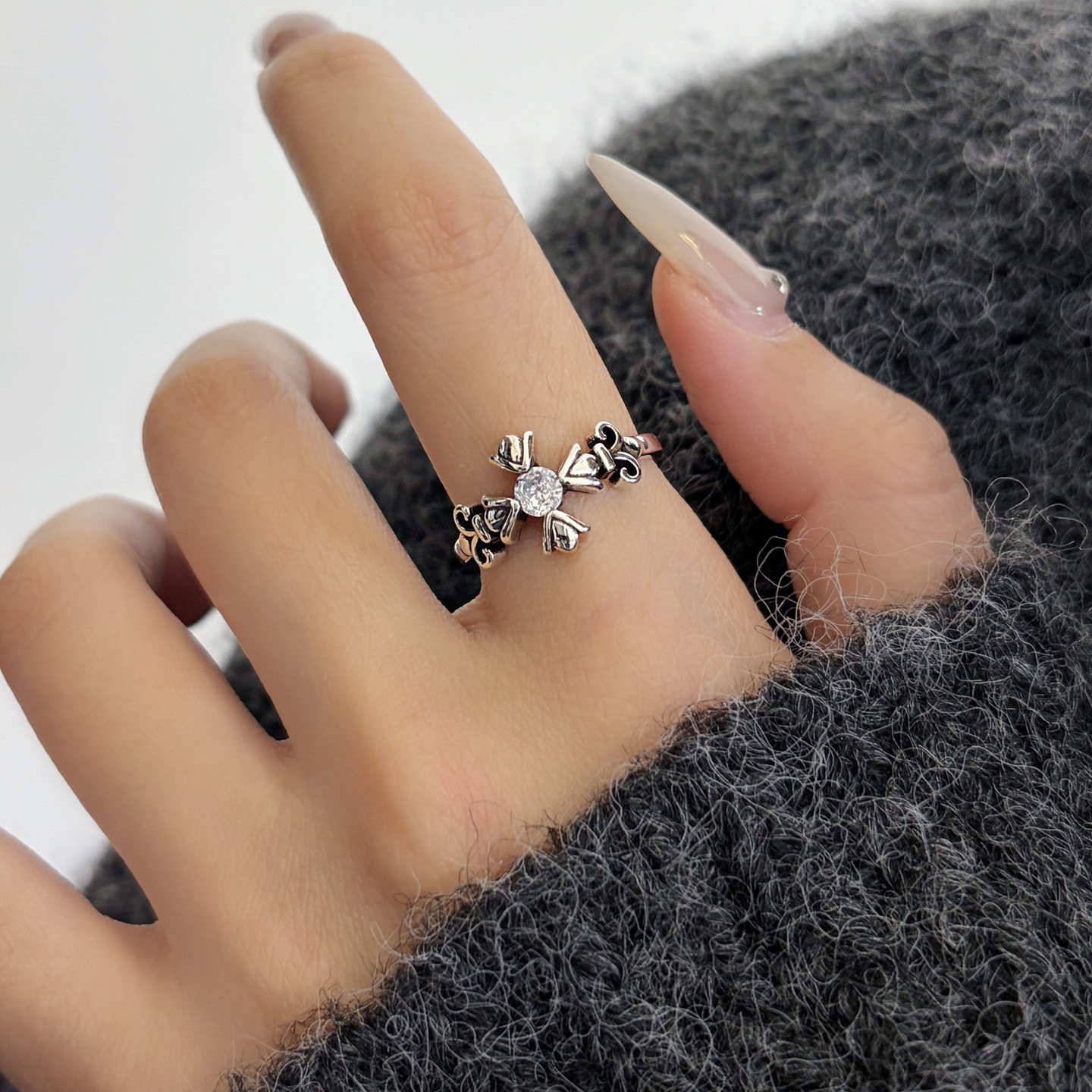 Niche cool retro oval hollow pattern cross ring for women new flower cross opening adjustable