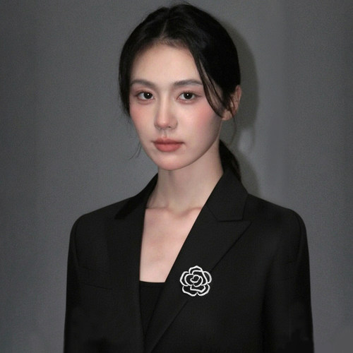镂空玫瑰胸针女款2026新款高档胸花别针轻奢时尚简约衣服点缀饰品 - 图2