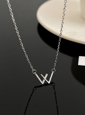 字母设计感项链配饰女轻奢小众