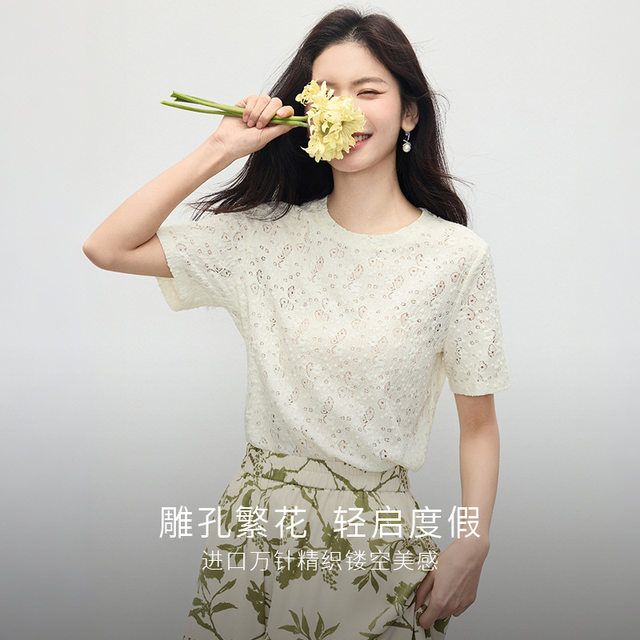 Xishijie ເສື້ອລູກໄມ້ສີຂາວແມ່ຍິງ Summer 2025 ອຸດສາຫະກໍາຫນັກໃຫມ່ Hollow Round Neck Right Shoulder Short Sleeve T-Shirt Top