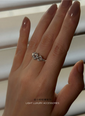 安小柏媲美培育钻通体S925纯银5A级锆石chao闪日常通勤钻戒女戒指