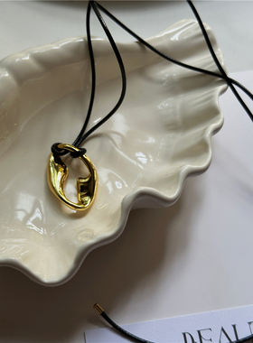 安小柏◆小众设计美拉德金色镂空T字编织打结皮绳简约时髦项链女