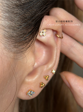 安小柏S925银四瓣花蓝锆耳钉