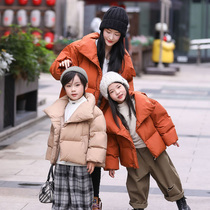 Not the same pro-son fitted mother and son 2023 new thickened warm cotton clothes foreign and female dress Korean version of the baby girls down clothes