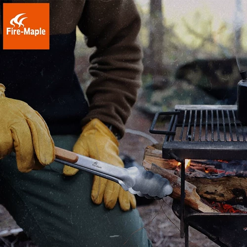 Портальный портальный портал портальной дикой дикой природы на клене с кленом.