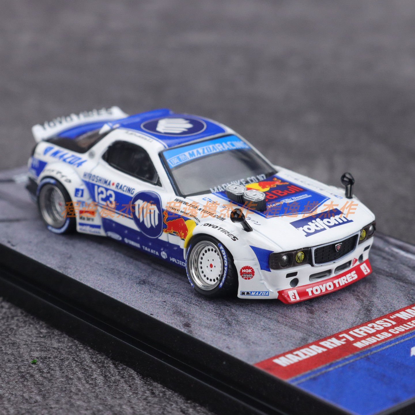 INNO 1:64 马自达RX7 FD3S 火箭兔 红牛涂装 合金汽车模型 - 图1