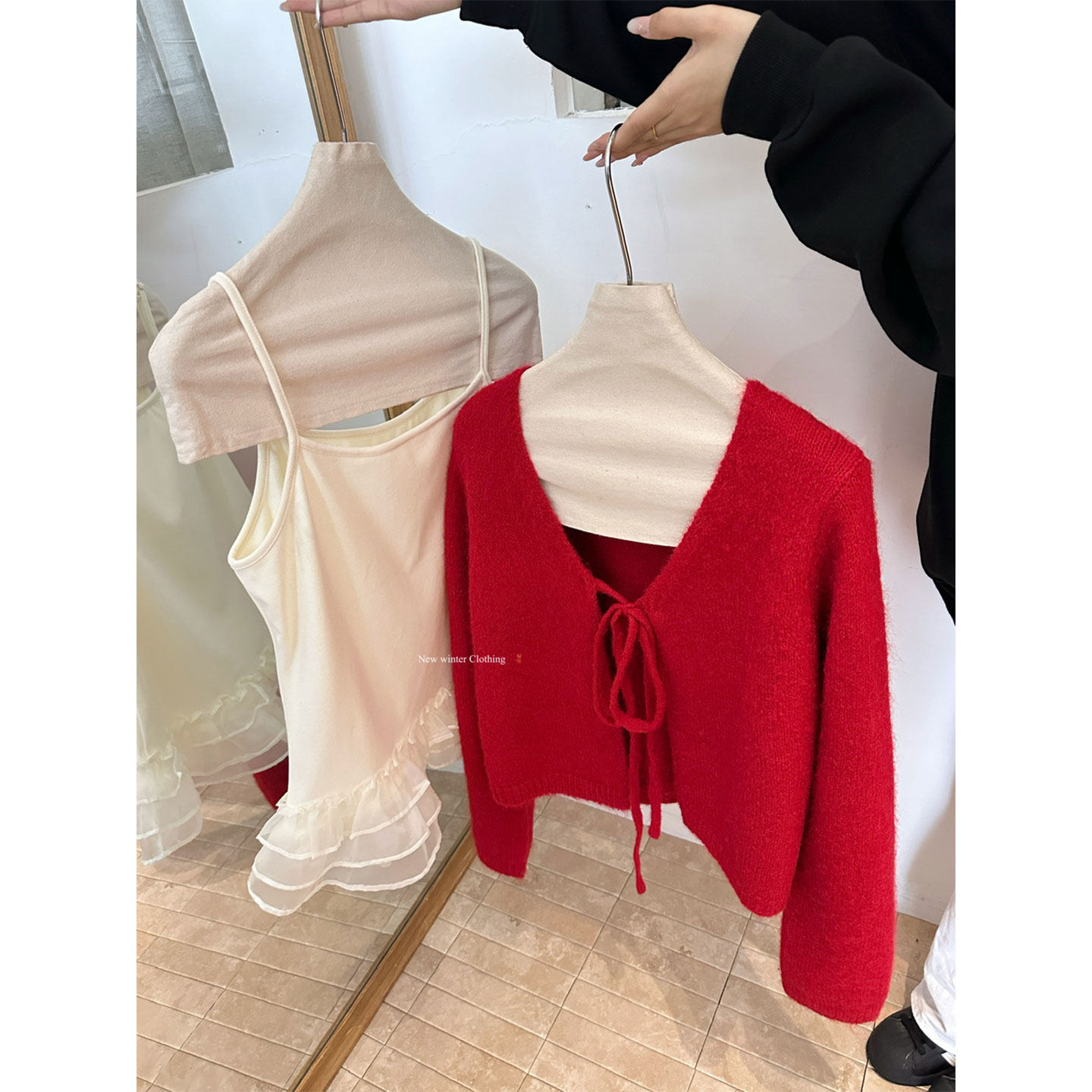 韩系氛围感红色毛衣针织开衫内搭磨毛荷叶边打底吊带春季两件套装,淘宝优惠券,粉丝福利购,淘宝优惠卷
