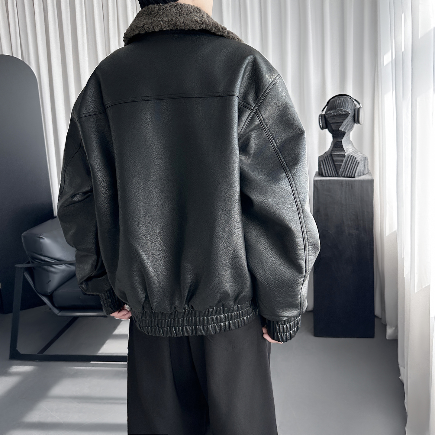 黑色可拆卸环保羊羔毛领夹棉皮质廓形夹克外套 R9126-P138 - 图3