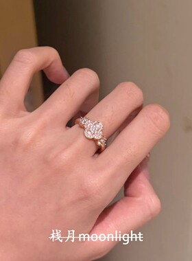 千金感镶钻粉色四叶花戒指女