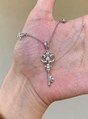 中古银色拉丝鸢尾花钥匙项链