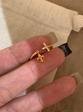 金色十字架鸢尾花点钻戒指