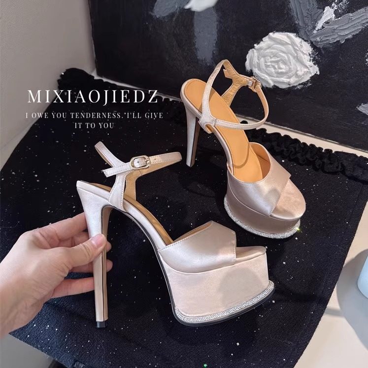 2025新款超细高跟防水台凉鞋一字扣带露趾气质水钻女鞋模特走秀,淘宝优惠券,粉丝福利购,淘宝优惠卷