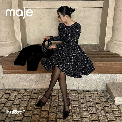 季末7折Maje博主同款2025秋冬新款女装法式仿钻饰收腰针织连衣裙 - 图1