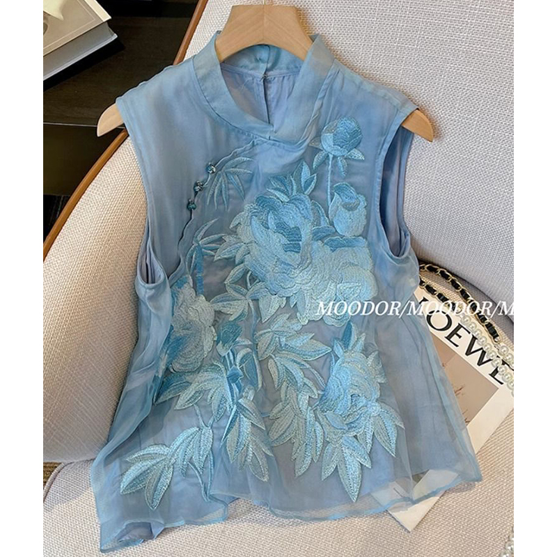 新中式国风重工刺绣马甲背心女夏季设计感立领盘扣宽松小开衫上衣 - 图1